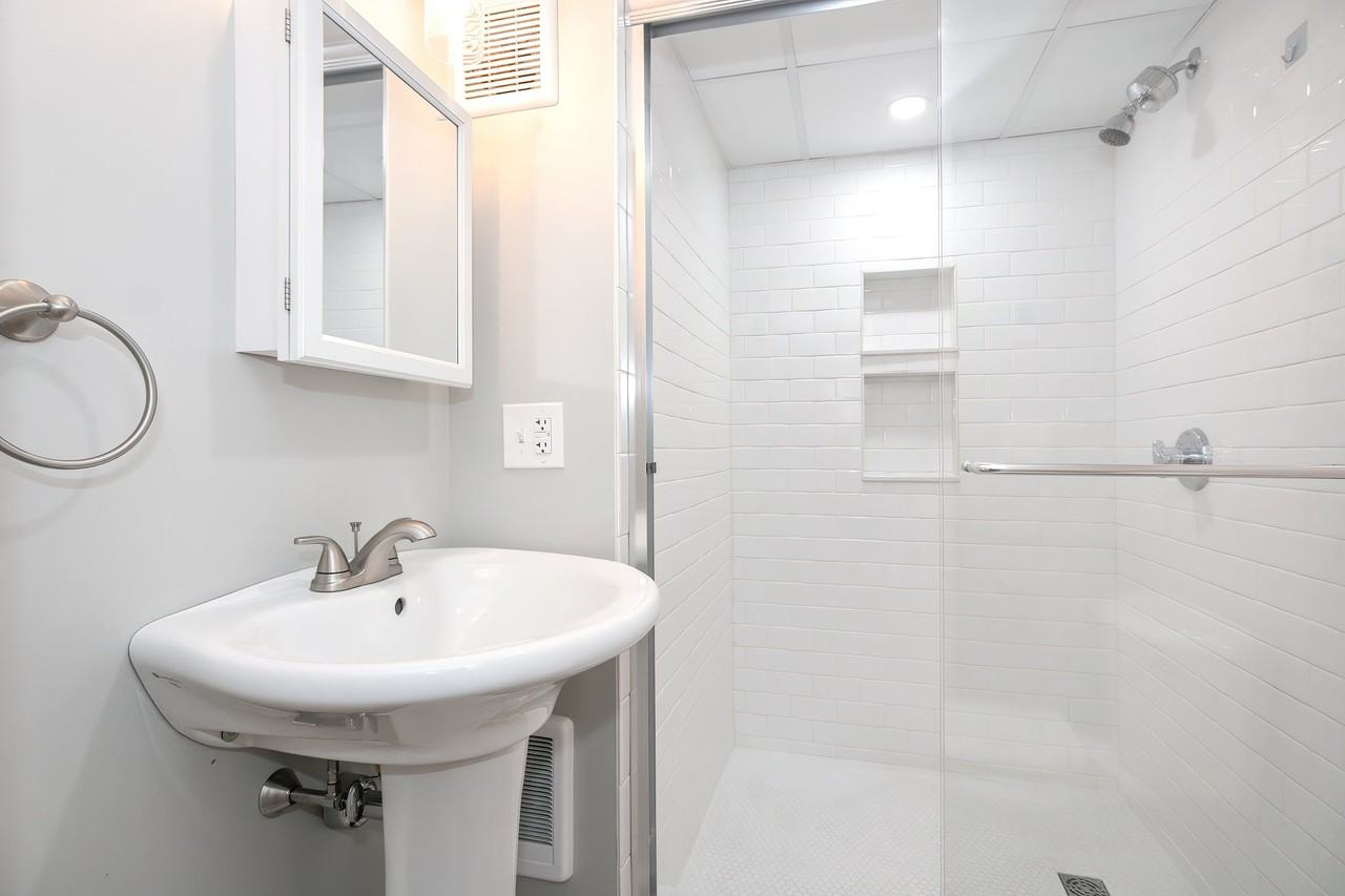 39 Bourne St #1W