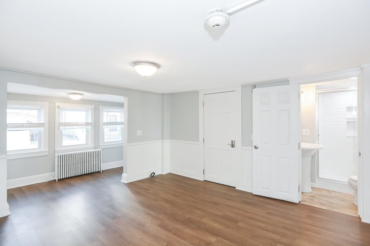 39 Bourne St #1W - Photo 3 of 18