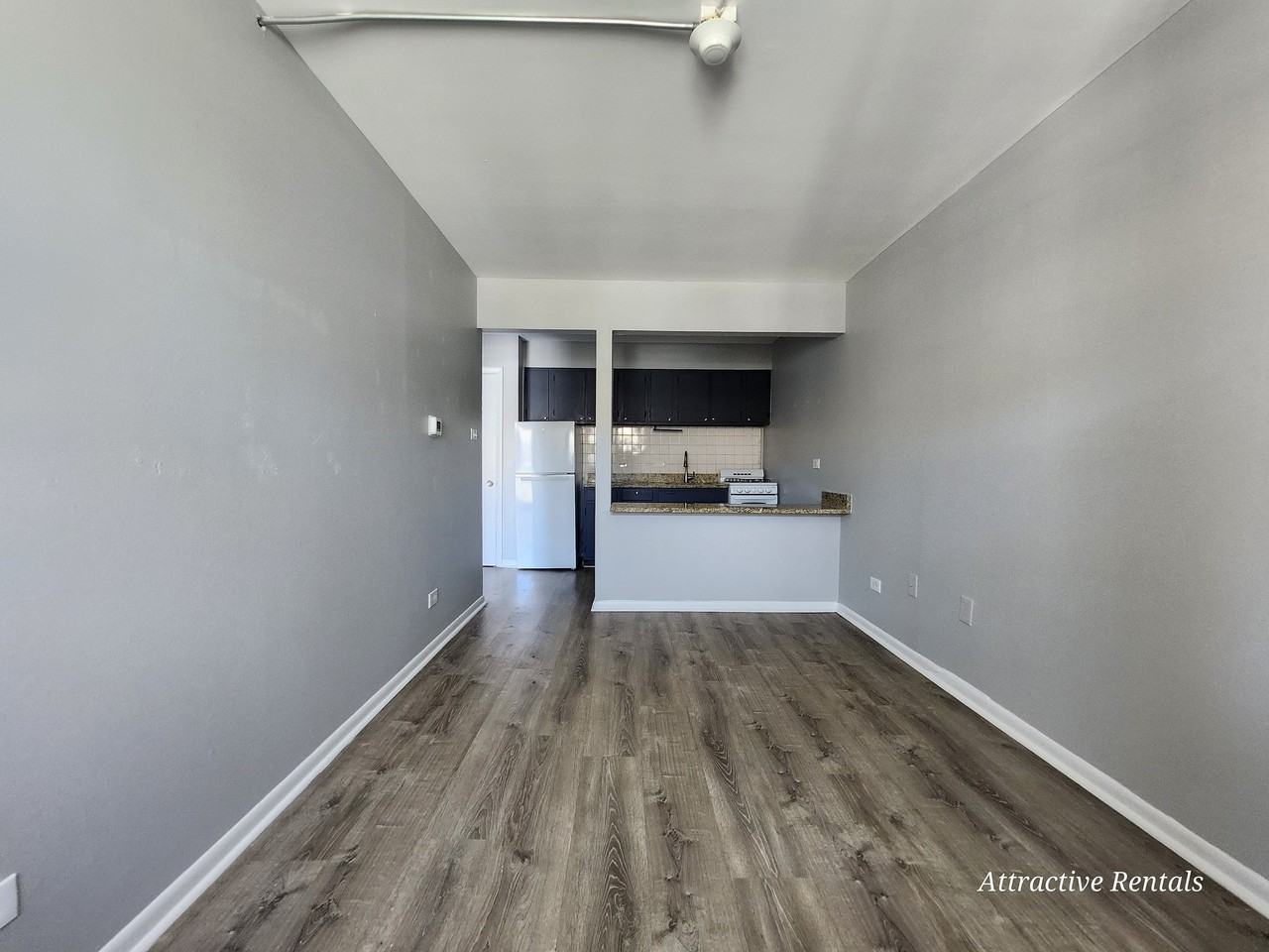 3351 Commercial Ave - Photo 2 of 7