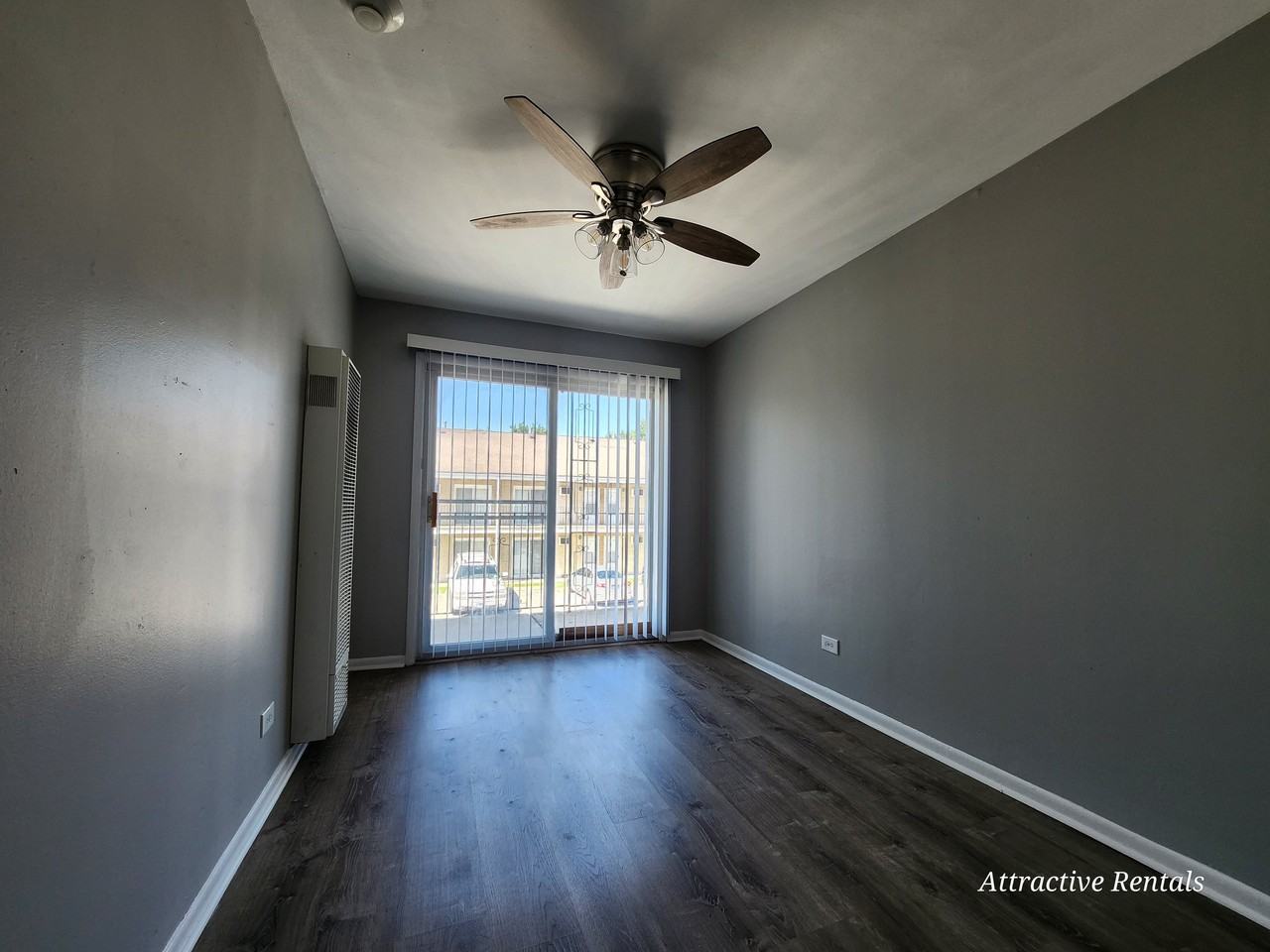 3351 Commercial Ave - Photo 4 of 7
