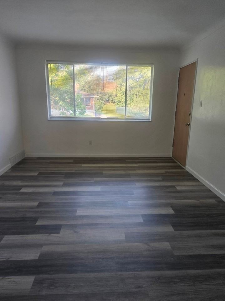 403 Marie Ave - Photo 2 of 9