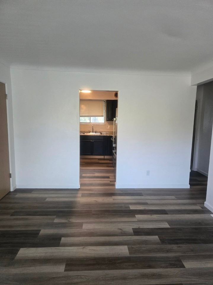 403 Marie Ave - Photo 3 of 9