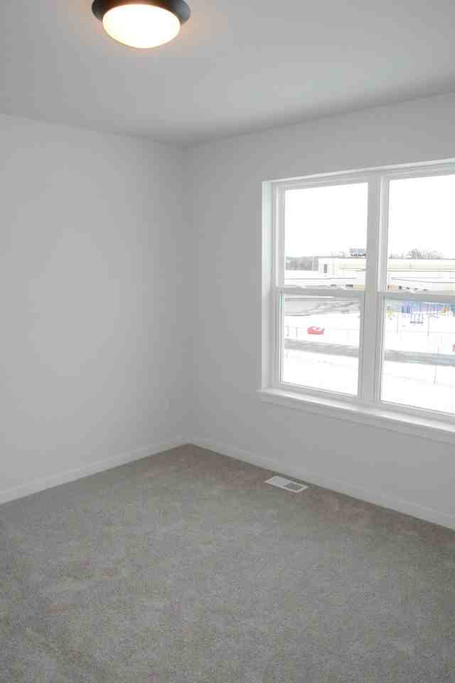 664 E Bluff Cir - Photo 6 of 16