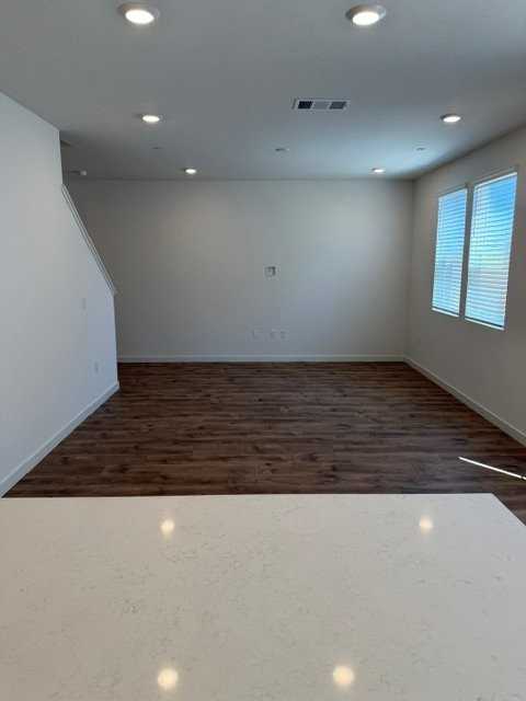 2915 Porcelain St - Photo 4 of 20