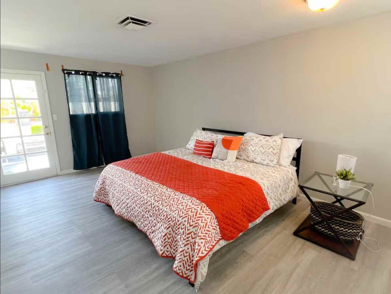 1021 Bracken Ave - Photo 4 of 15