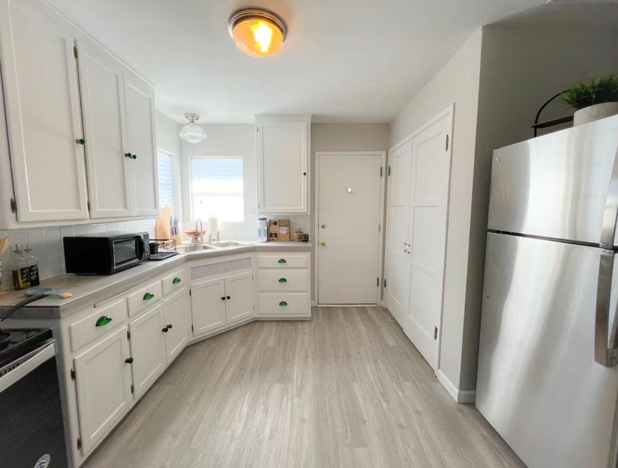 1021 Bracken Ave - Photo 6 of 15