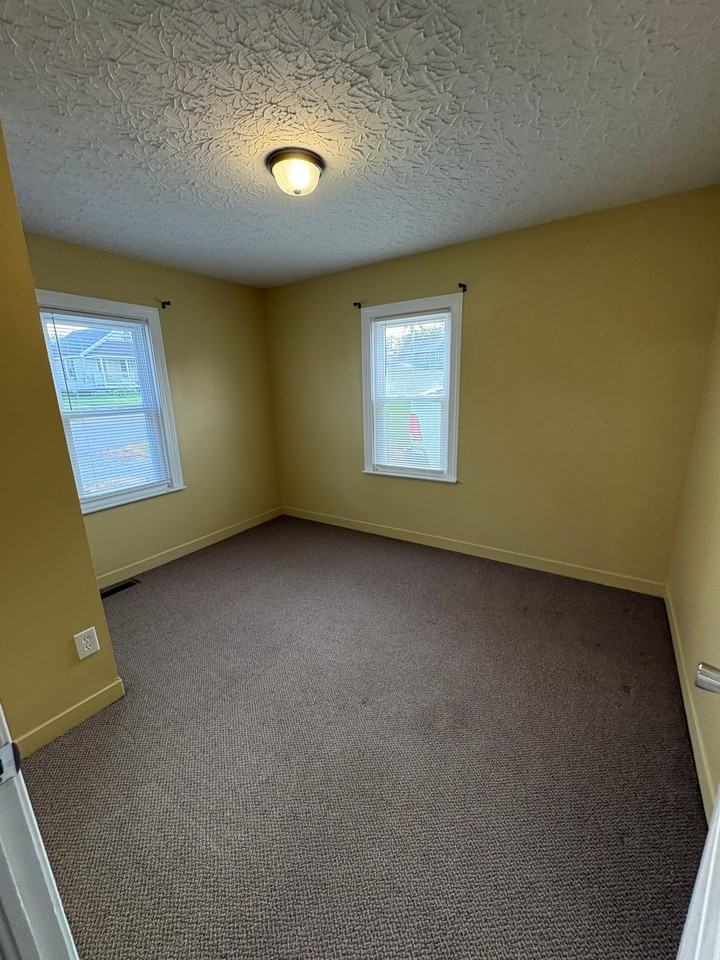 524 Meader St - Photo 3 of 9