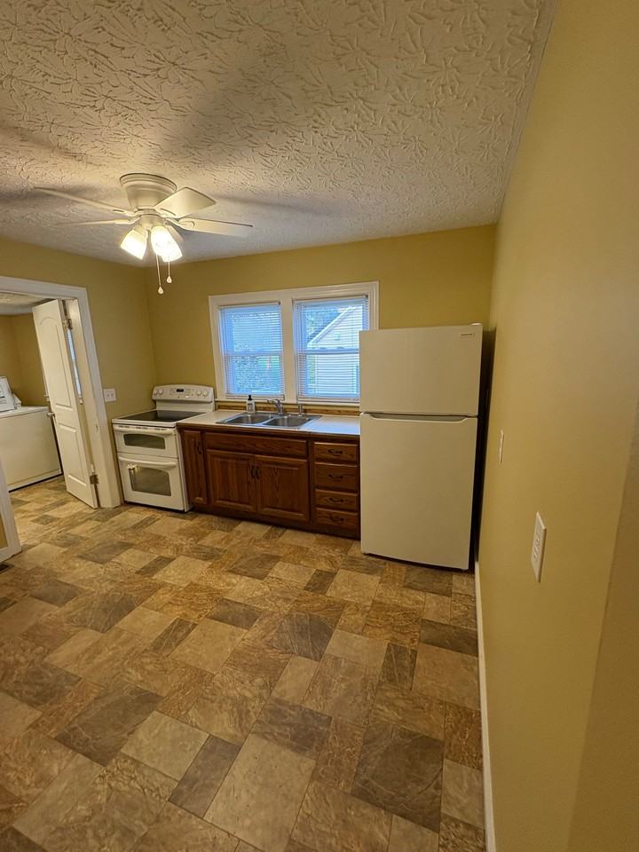 524 Meader St - Photo 4 of 9