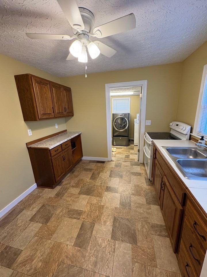 524 Meader St - Photo 5 of 9