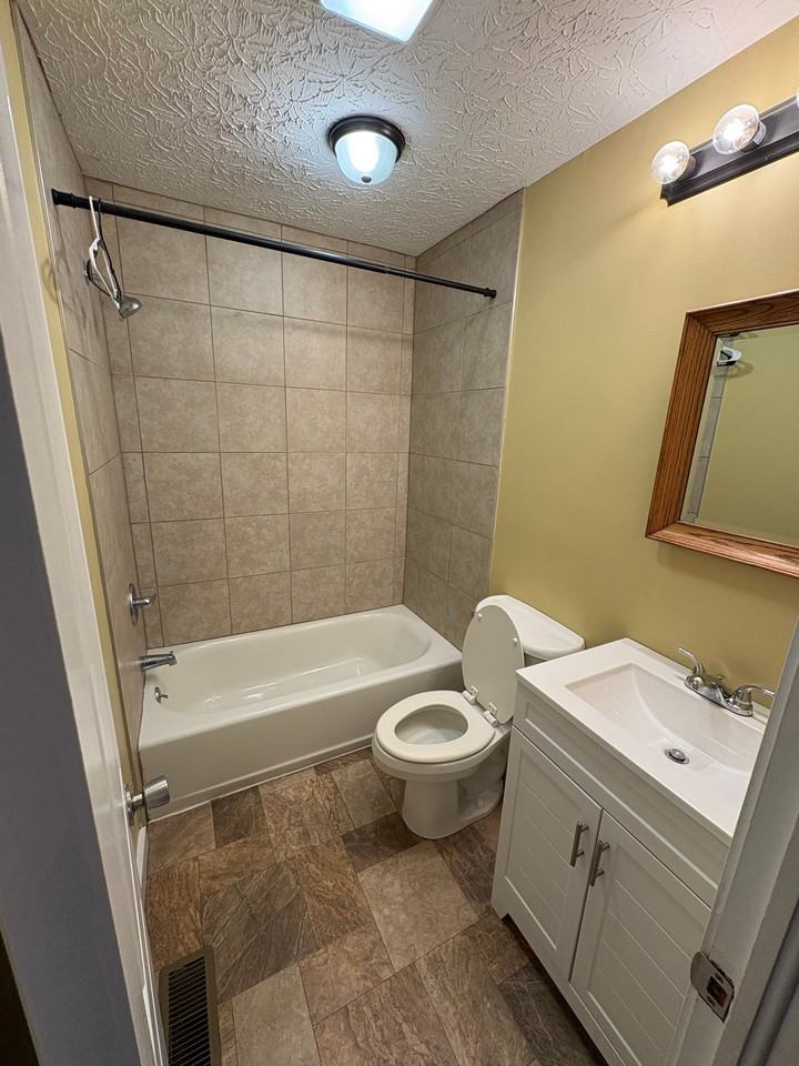 524 Meader St - Photo 6 of 9