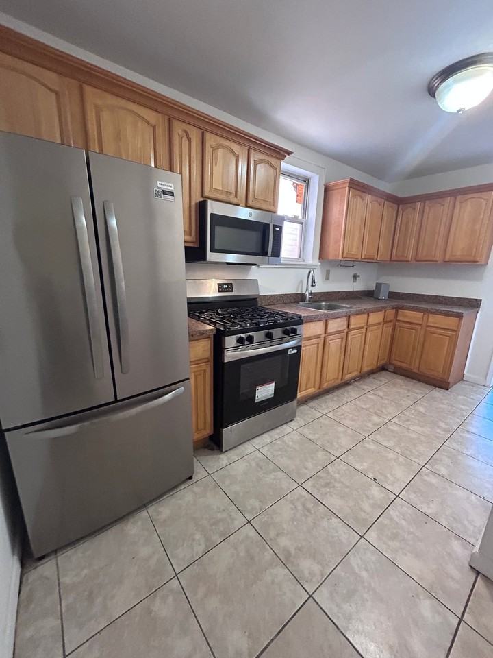 626 E 230th St #1 - Photo 3 of 10