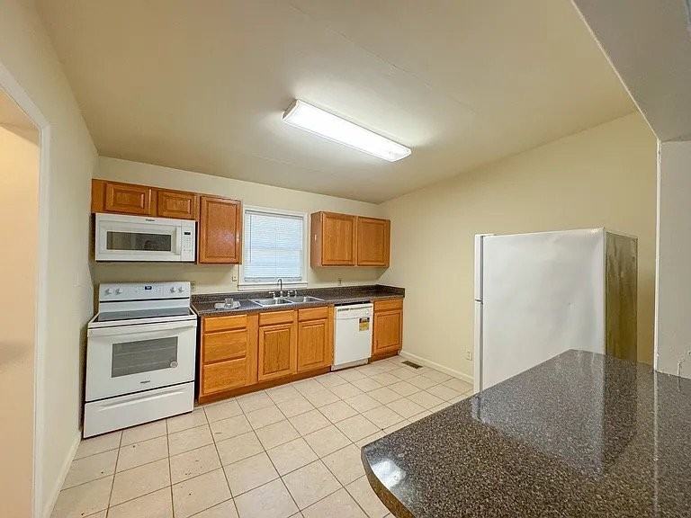 1614 Mayhew St - Photo 4 of 7