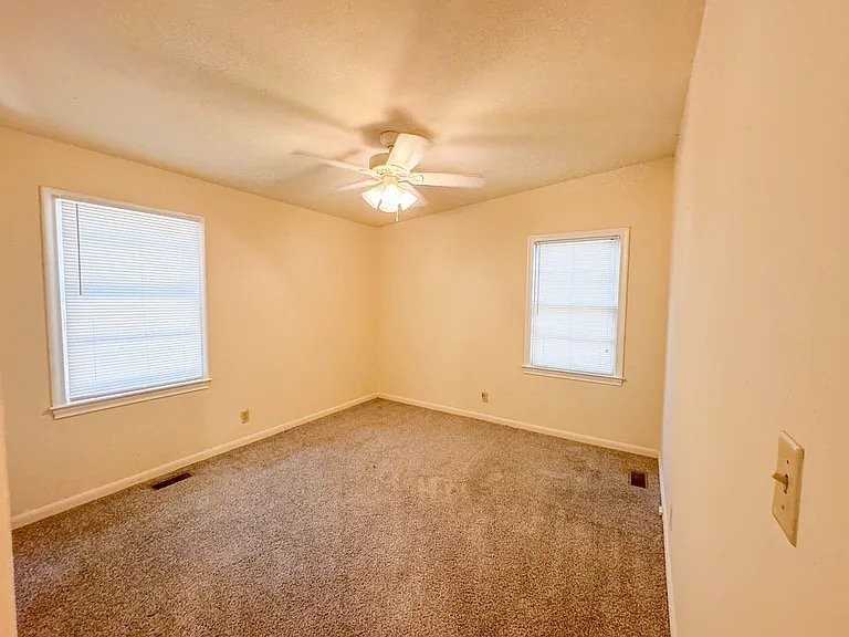 1614 Mayhew St - Photo 5 of 7