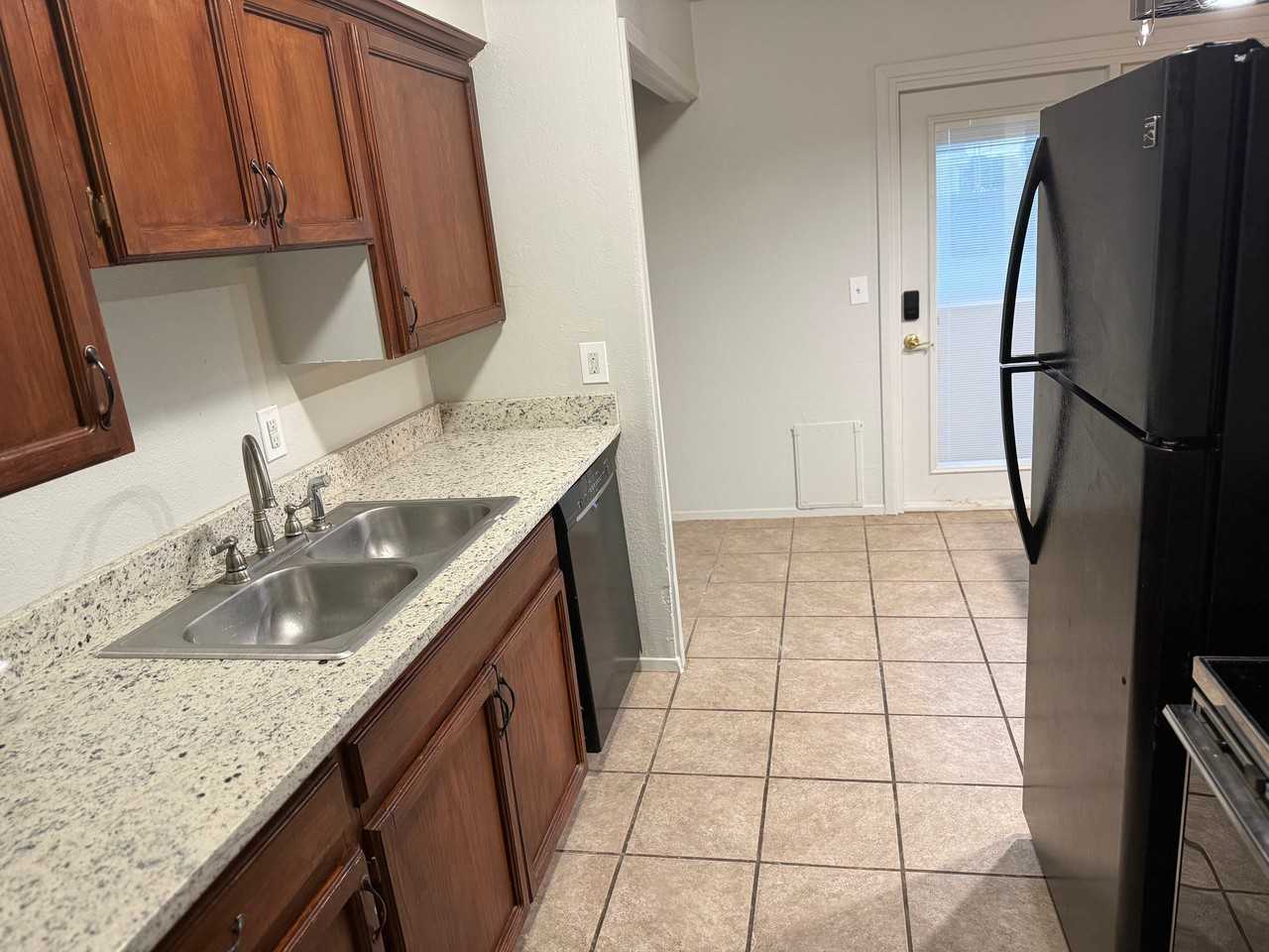 5225 Floyd Ave - Photo 3 of 13