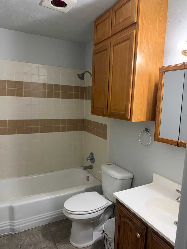 5225 Floyd Ave - Photo 5 of 13