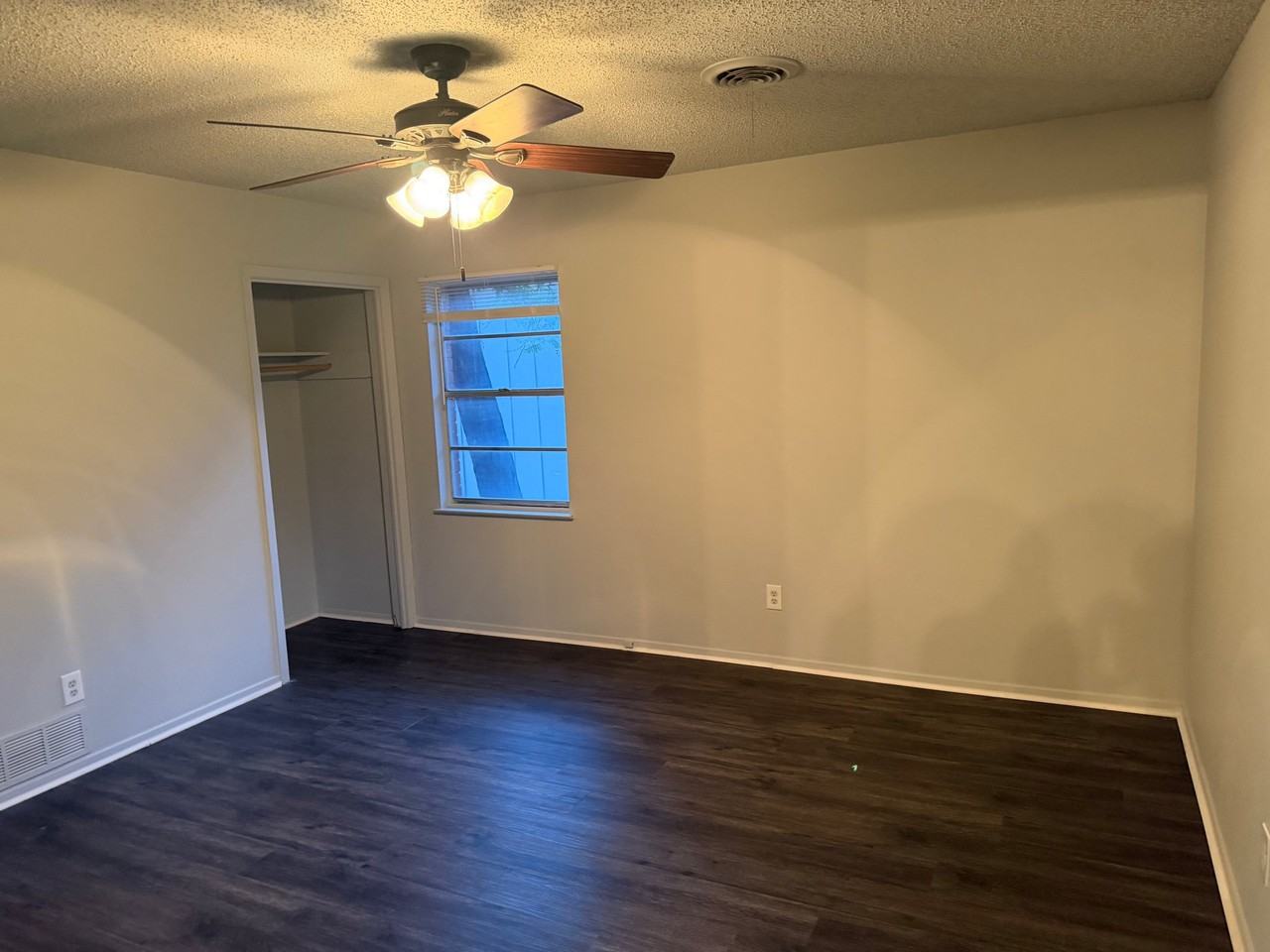 5225 Floyd Ave - Photo 7 of 13
