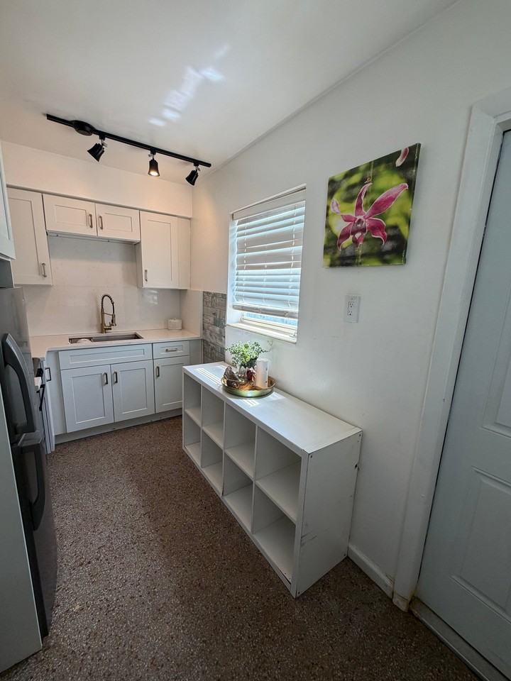 2130 Mckinley St #N - Photo 7 of 12