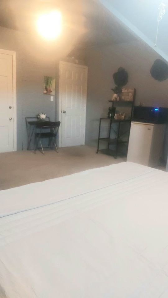 1035 Noble Ave - Photo 4 of 9
