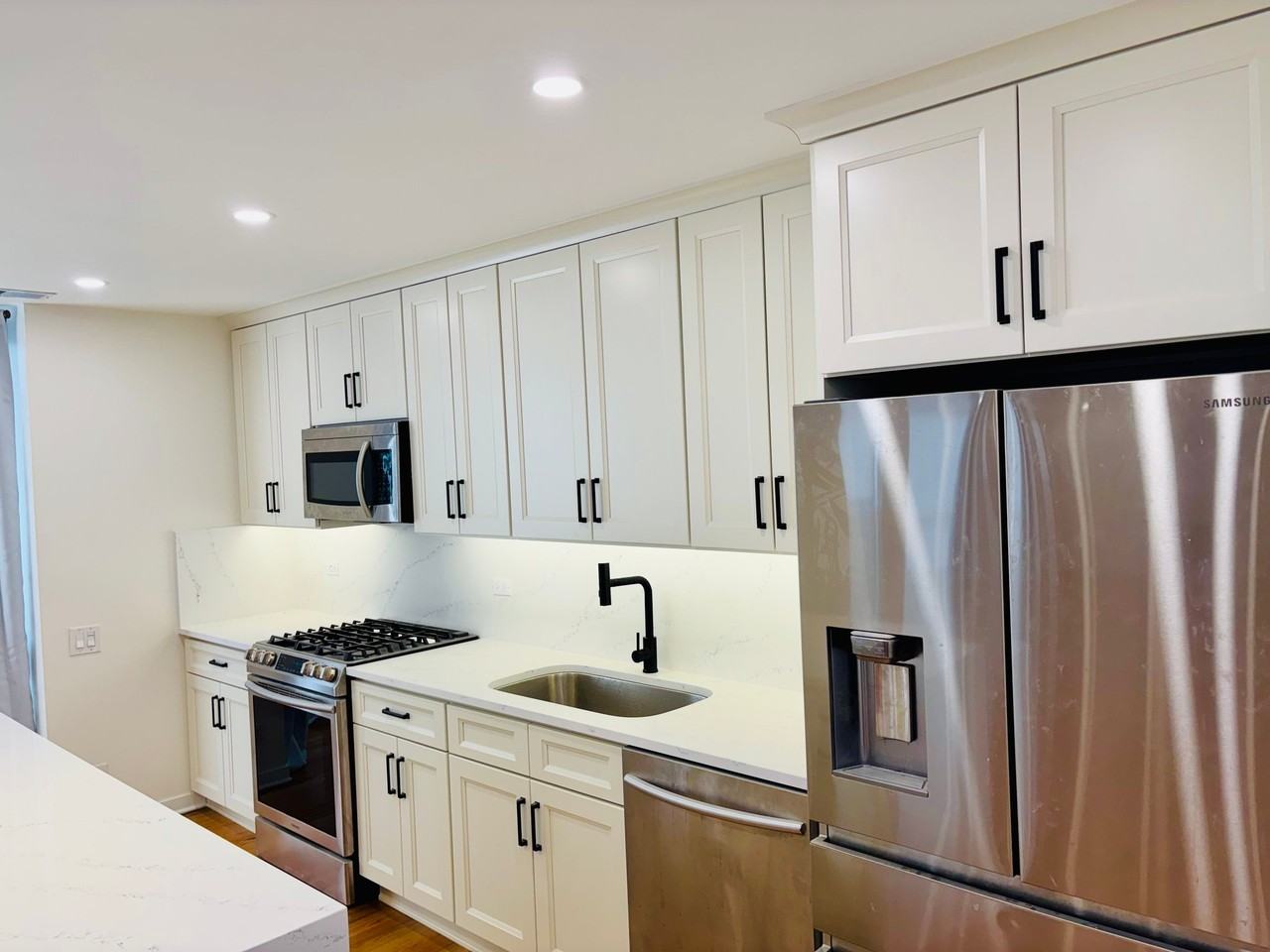 222 S Racine Ave #403 - Photo 7 of 20