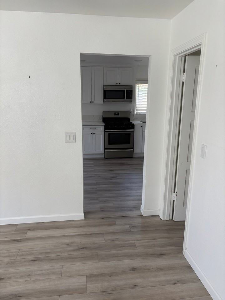 115 W Ivy St - Photo 4 of 17