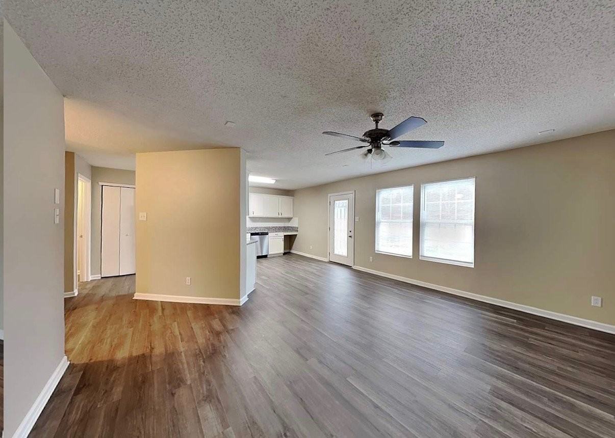 1596 Matthew Allen Cir #32 - Photo 2 of 6