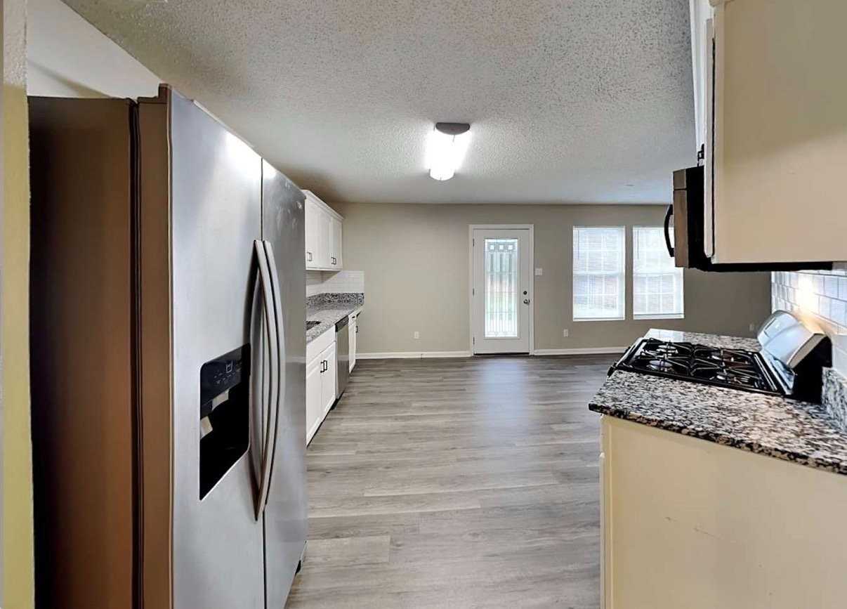 1596 Matthew Allen Cir #32 - Photo 4 of 6