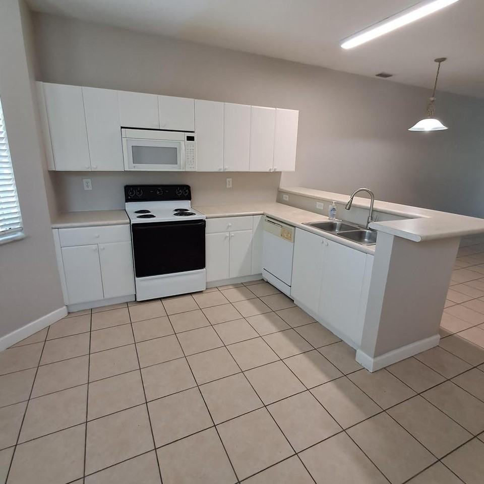 3510 Shoma Dr - Photo 3 of 8