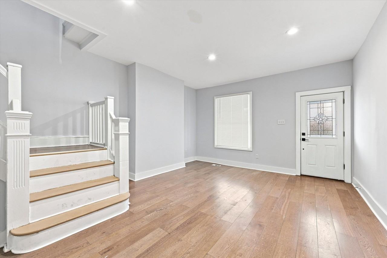 5515 Catharine St - Photo 2 of 15