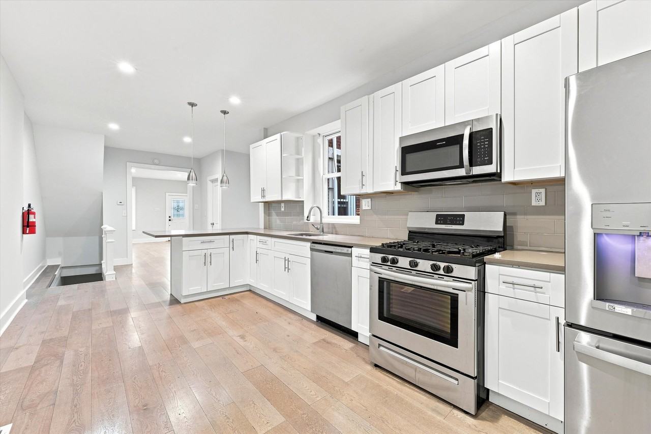5515 Catharine St - Photo 3 of 15