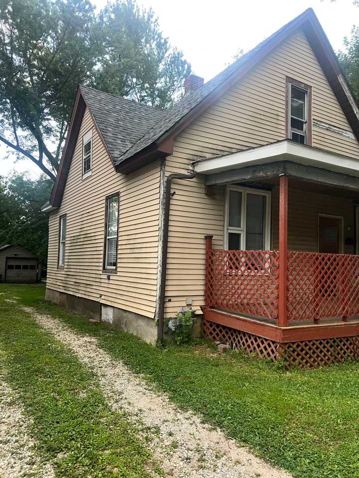 785 E Cantrell St - Photo 2 of 20