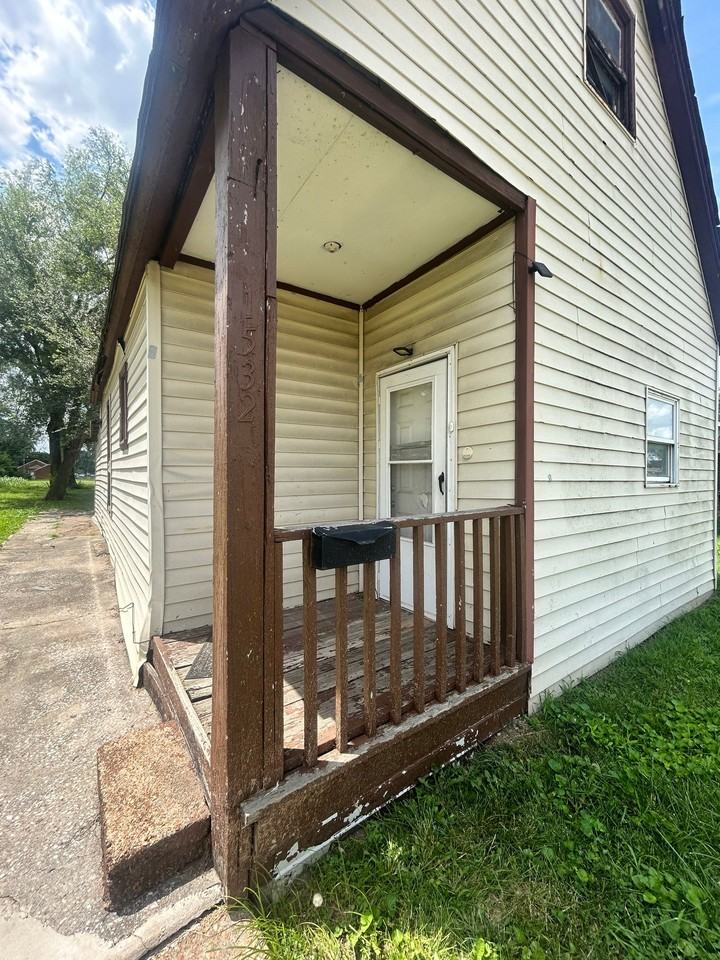 1541 5th St - Photo 4 of 17