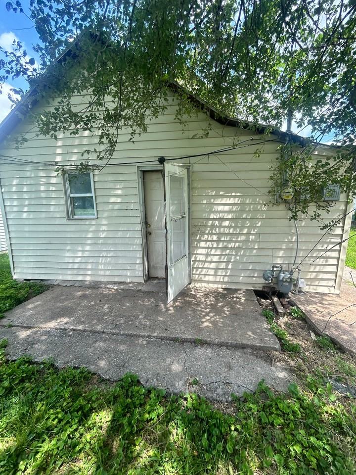 1541 5th St - Photo 5 of 17