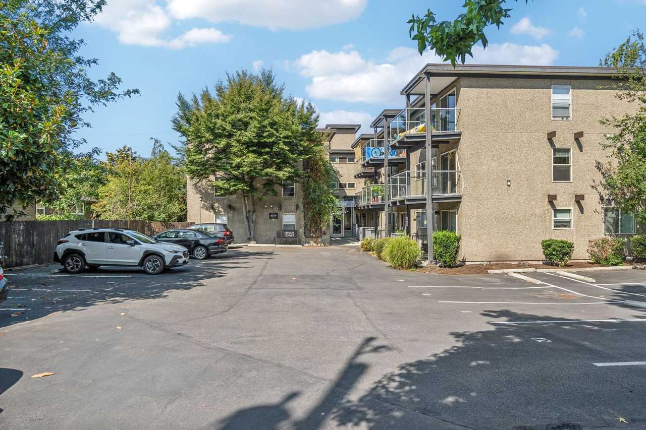 Minor Tower Apartments - Photo 3 of 5