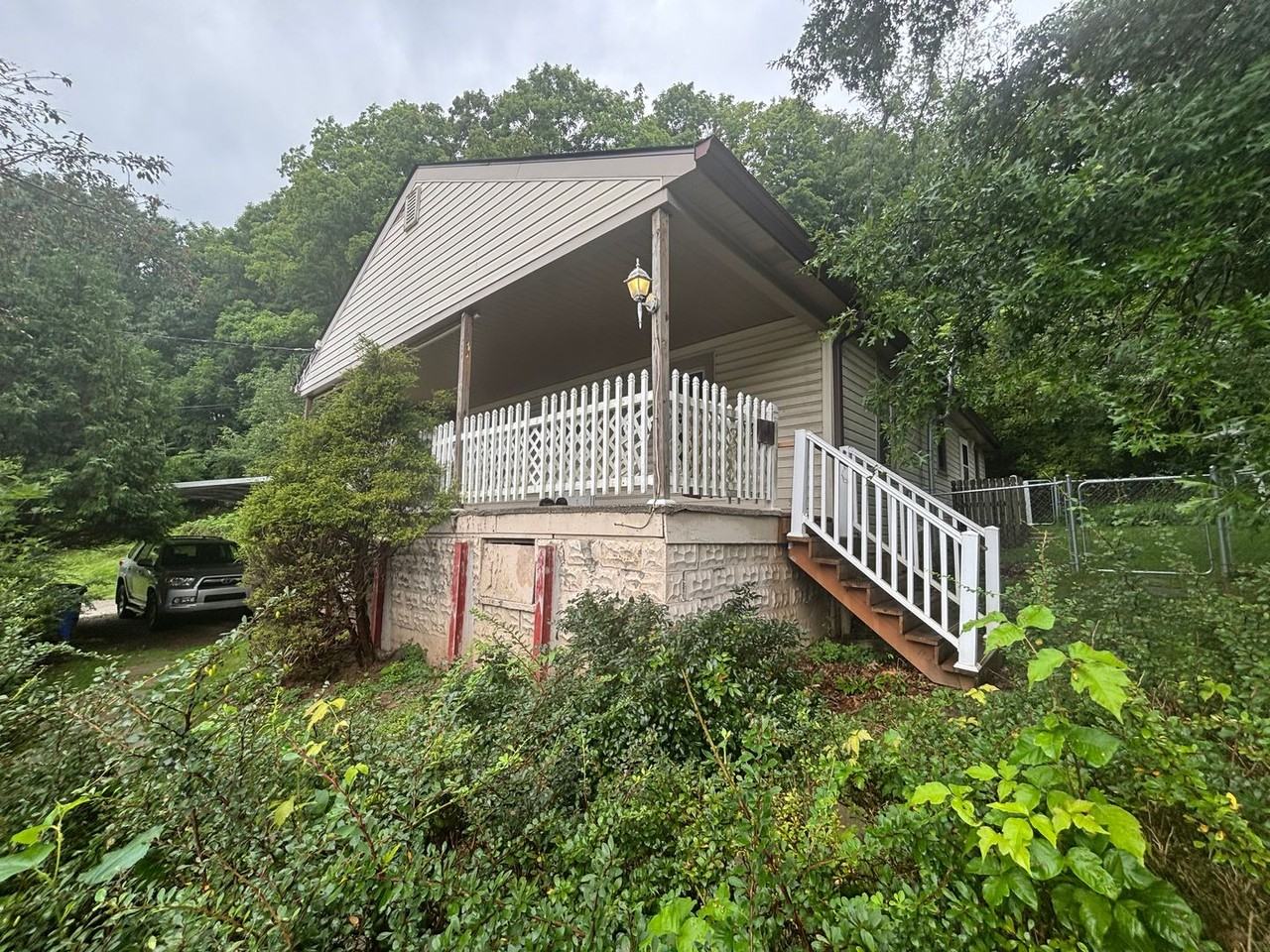 655 Beatty Rd - Photo 2 of 23