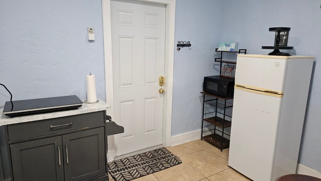 965 Ne 146th St #B - Photo 2 of 12