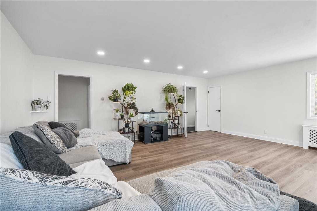 726 Seneca St #1stFL - Photo 3 of 46