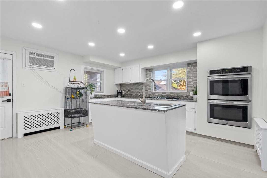 726 Seneca St #1stFL - Photo 6 of 46