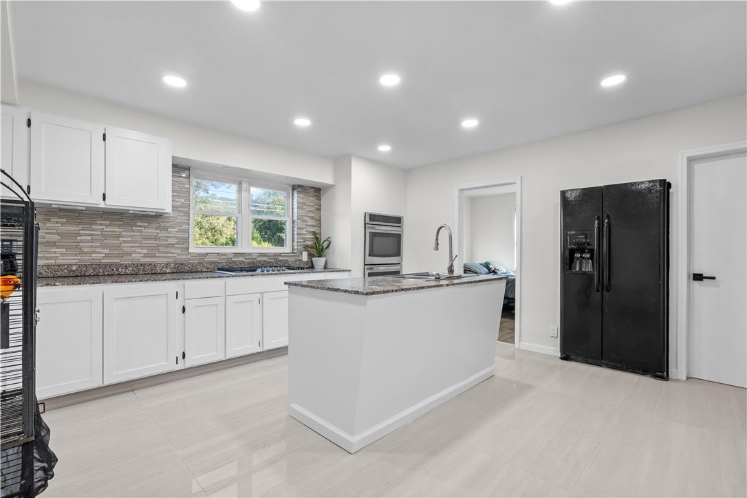 726 Seneca St #1stFL - Photo 7 of 46