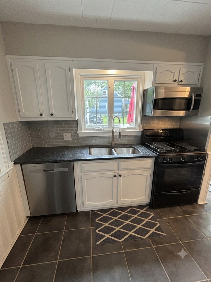 511 Montrose Ave #NA - Photo 2 of 10