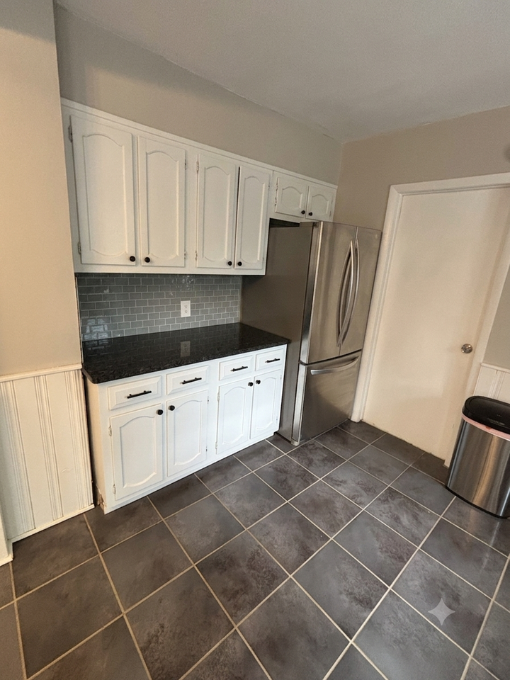 511 Montrose Ave #NA - Photo 3 of 10