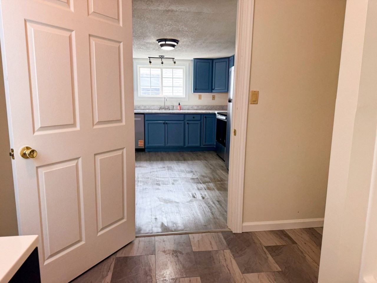 637 Mayne St #NA - Photo 6 of 15