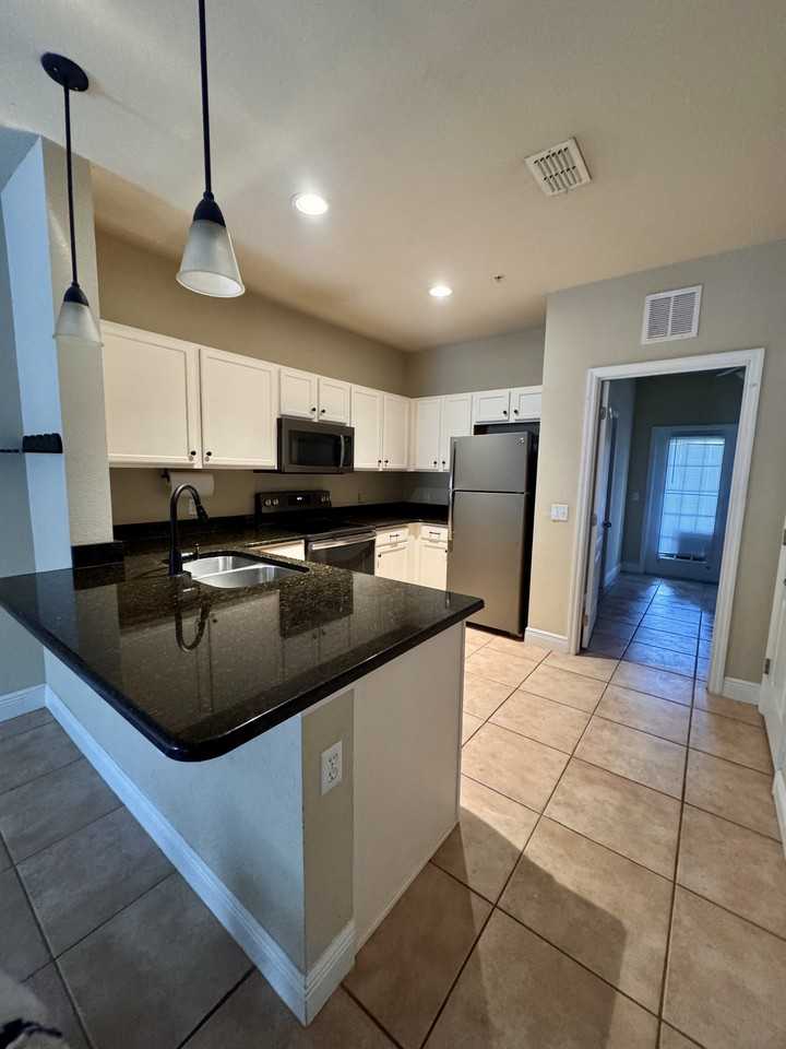 2938 Sw 35th Pl #26 - Photo 4 of 24