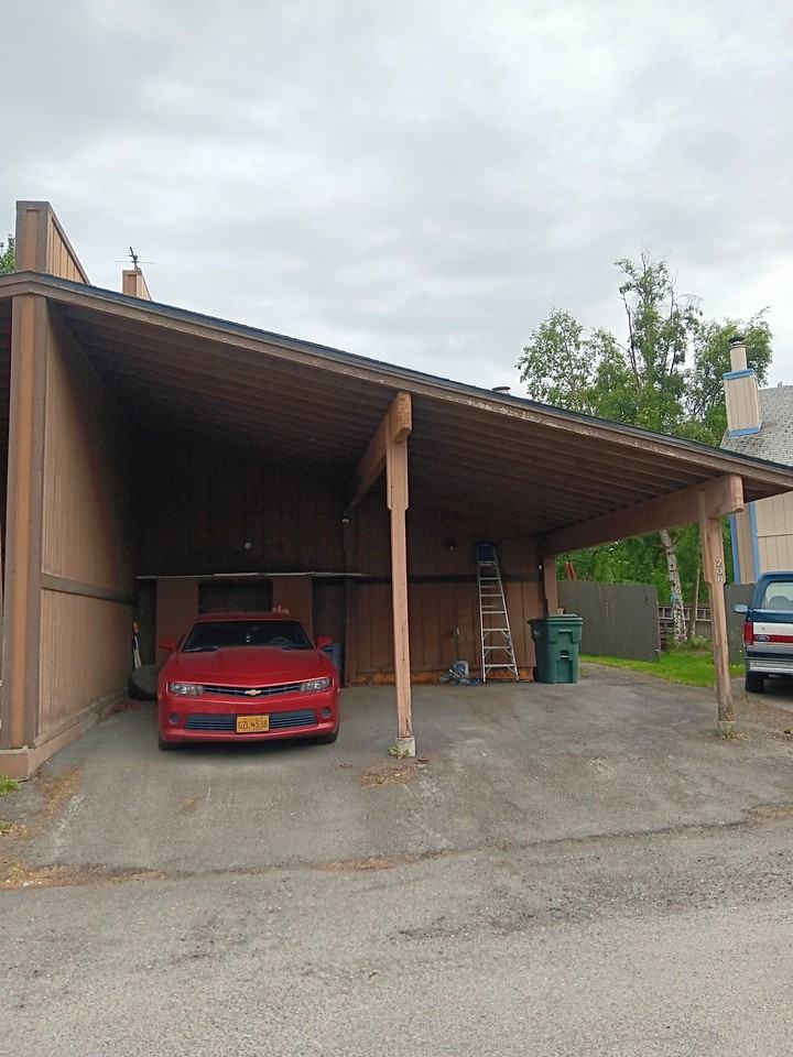 208 Deerfield Dr - Photo 4 of 16