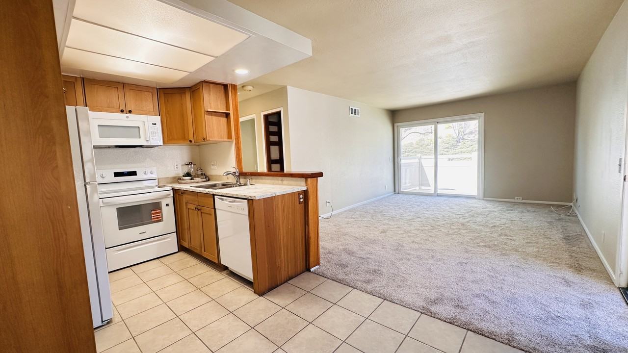 8811 Gilman Dr - Photo 7 of 30