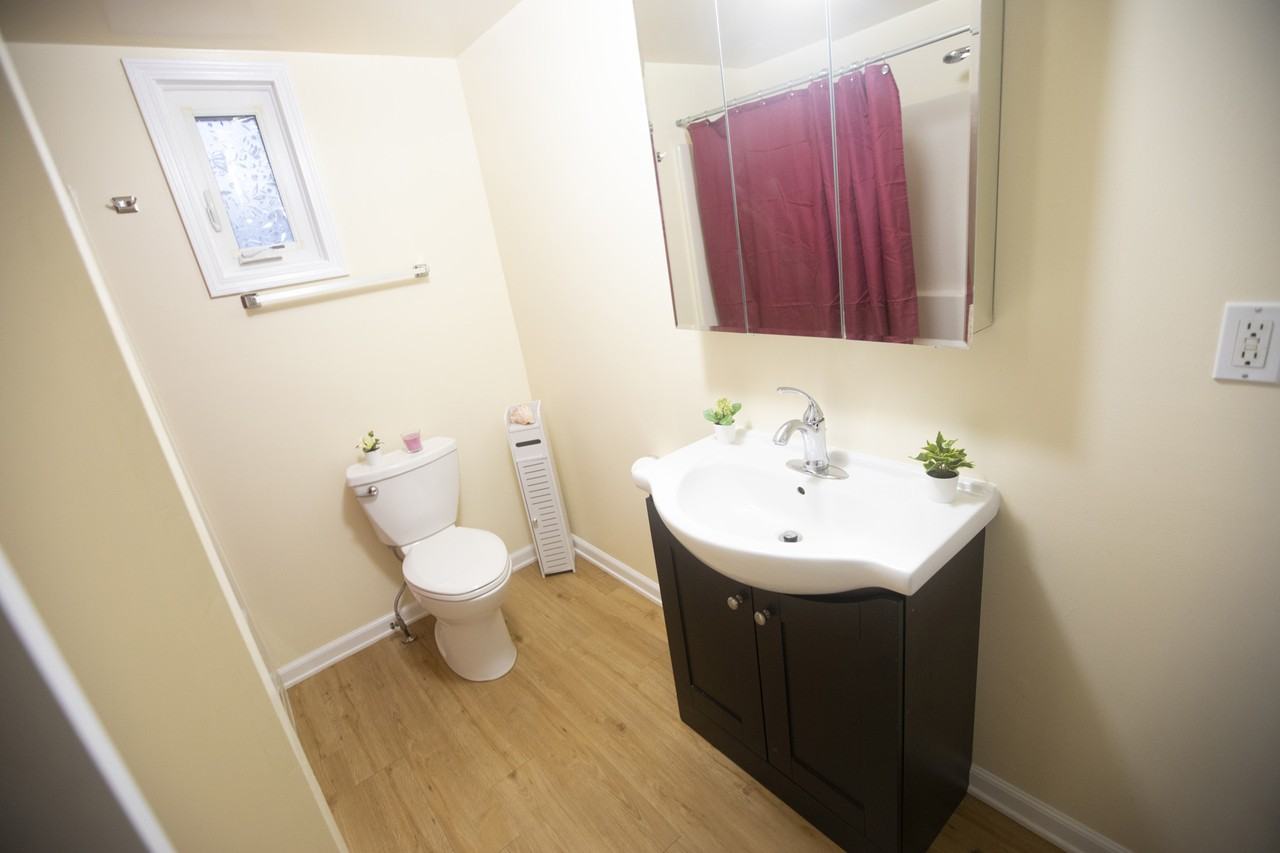 9206 Main St #A - Photo 5 of 17