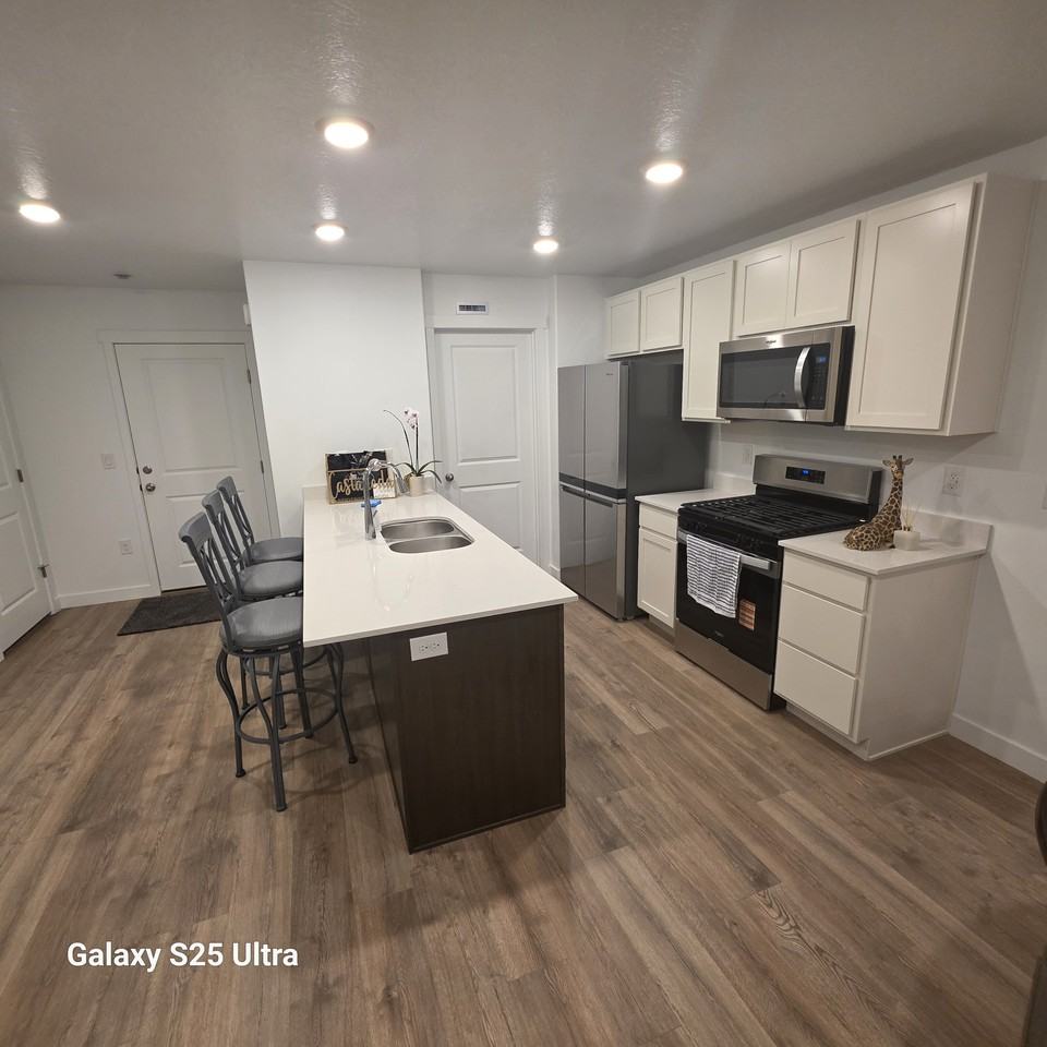 1256 N 300 E - Photo 3 of 17
