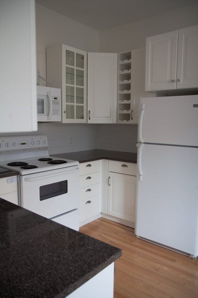 330 Av Grosvenor - Photo 6 of 9