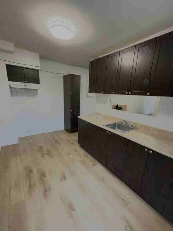 1405 Av Aird - Photo 3 of 11