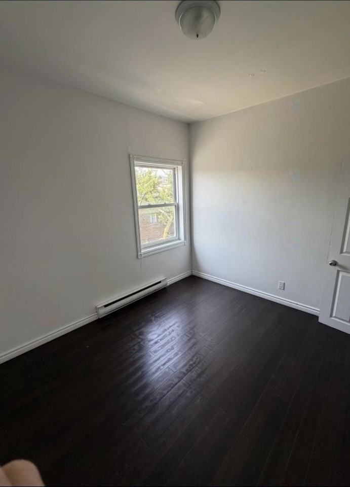 1405 Av Aird - Photo 4 of 11