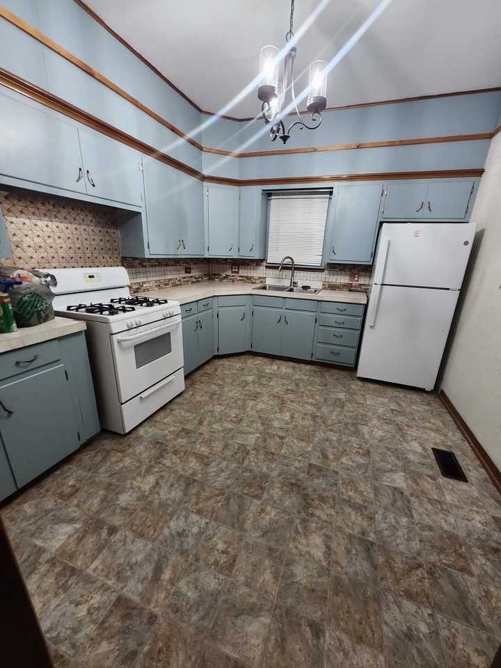 118 W 4th St #NA - Photo 7 of 11